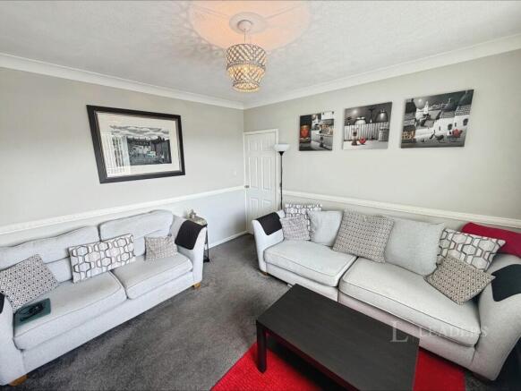 3 bed Flat to rent Image 5