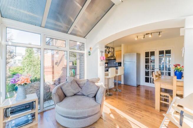 4 bed Detached for sale Image 8