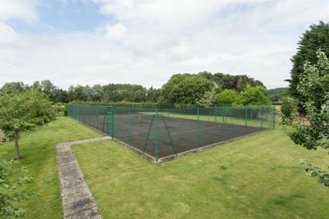 TENNIS COURT & GYM
