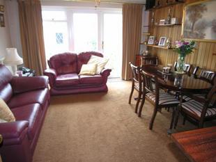 LOUNGE: