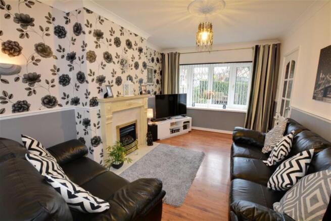 LOUNGE/DINING ROOM