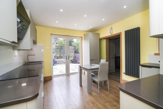 4 bed Semi-Detached for sale Image 4