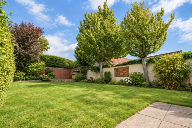 4 bed Detached for sale Image 12