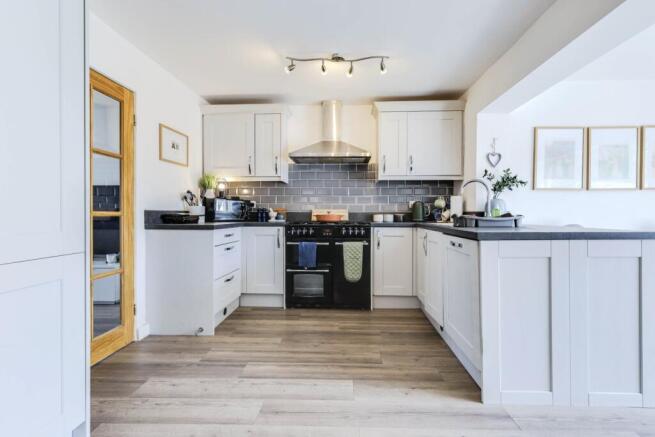 3 bed Semi-Detached for sale Image 5