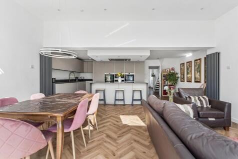 Forge Drive, Farnham Common, SL2