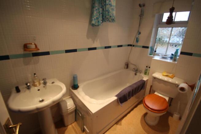 FAMILY BATHROOM