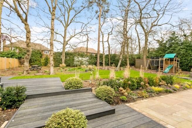 11 Ashenden Walk ...