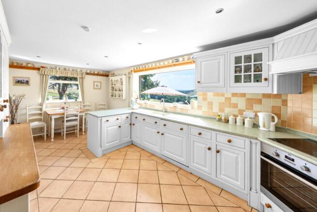 4 bed Detached for sale Image 5