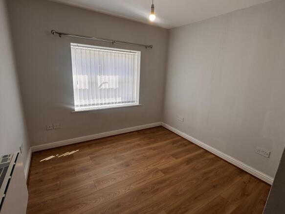 1 bed Ground Flat to rent Image 6