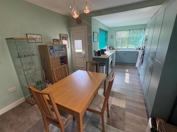 4 bed Semi-Detached Bungalow for sale Image 6