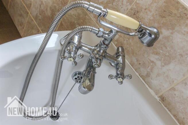 FAMILY BATHROOM: