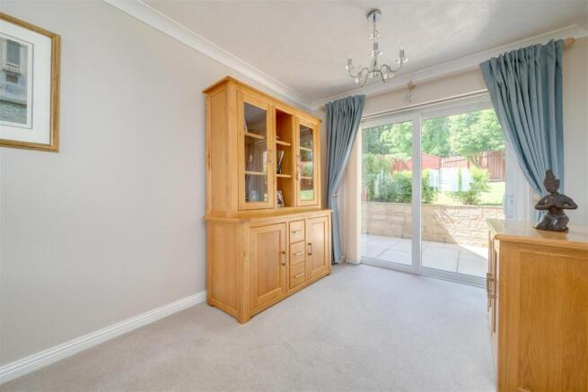 4 bed House for sale Image 8