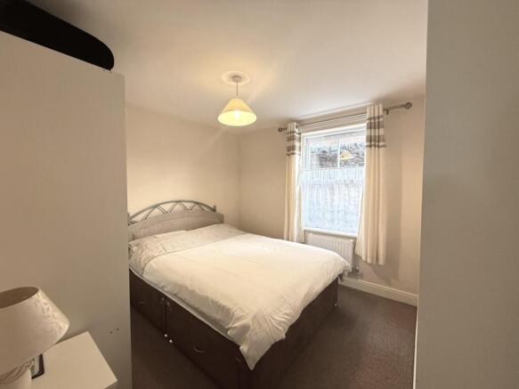 2 bed Ground Flat for sale Image 7