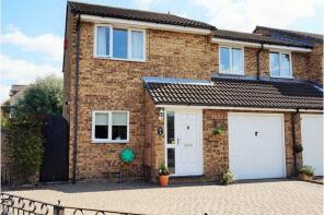 1, Russet Close, Hersham, Walton-on-thames KT12 4QJ