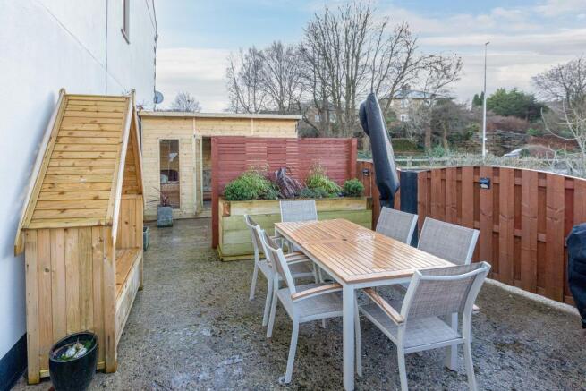 Spacious Garden Area
