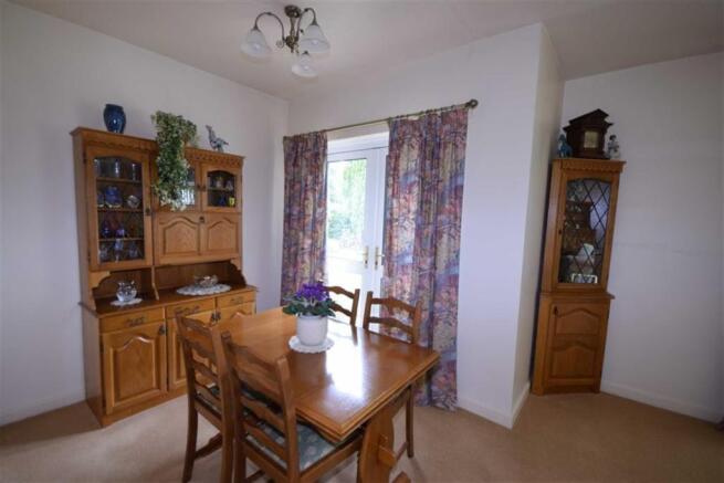 Lounge & Dining Area