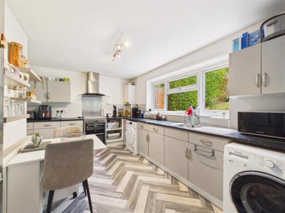 3 bed Semi-Detached for sale Image 5