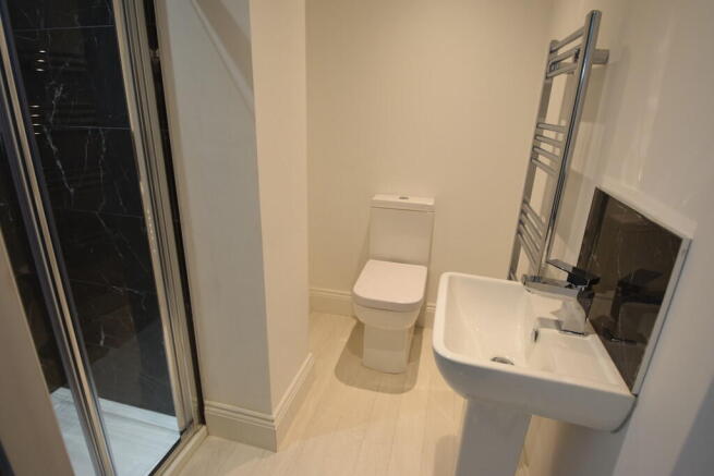2 bed Apartment to rent Image 6