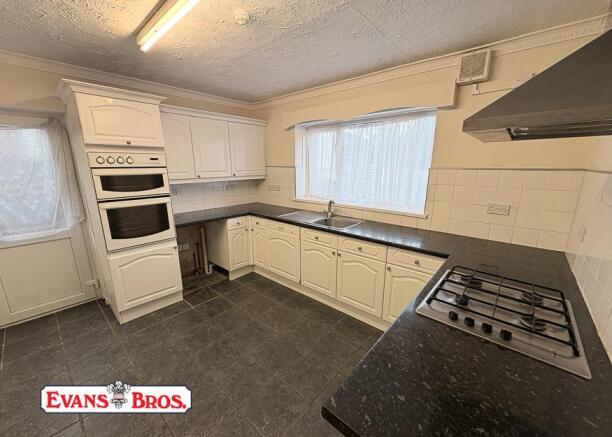KITCHEN / BREAKFAST ROOM