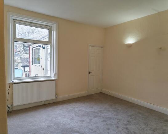 BB11 3LF 100 Dall Street Burnley Living Room2 02 T202601292010.jpg