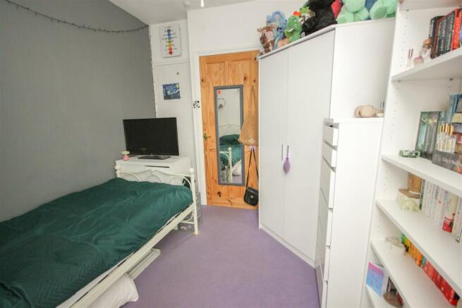 Bedroom 2a.jpg