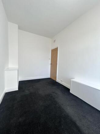 2 bed Terraced to rent Image 11