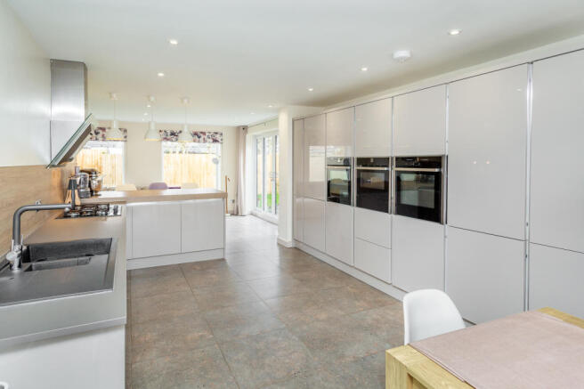 Kitchen Diner 5