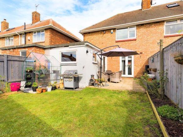 3 bed Semi-Detached to rent Image 6
