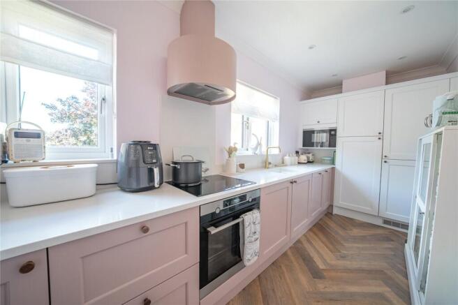 2 bed Apartment for sale Image 3