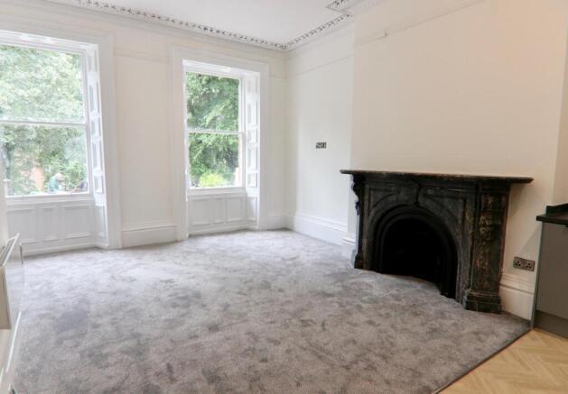 Spacious 2-Bedroom Duplex Apartment with Walk-In