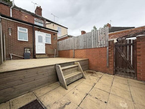 2 bed Terraced to rent Image 10