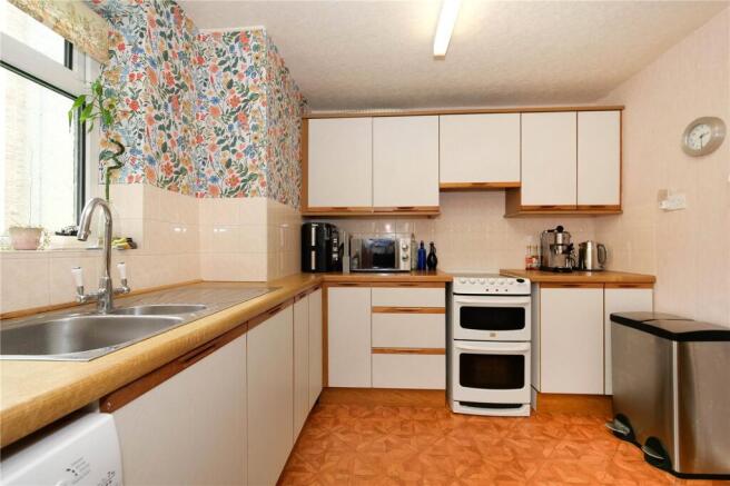 2 bed Flat for sale Image 5