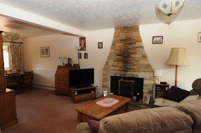 Lounge/Dining Area