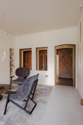 5 bed House for sale Image 9