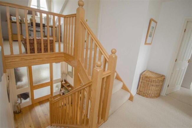FIRST FLOOR LANDING