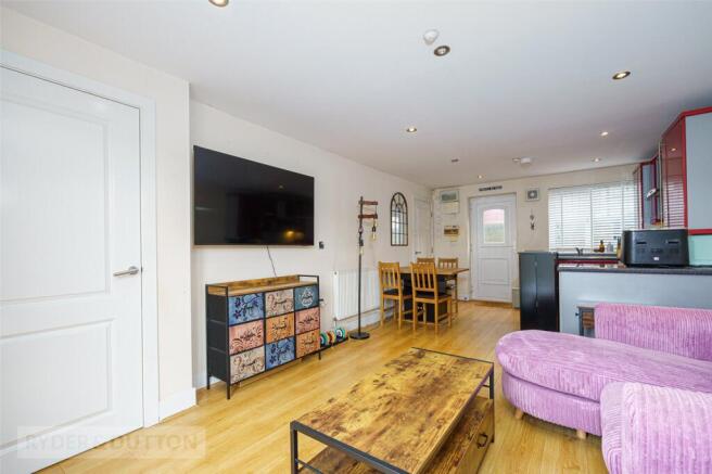 3 bed Town House for sale Image 6