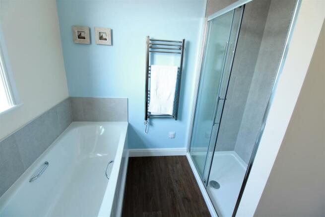 Bathroom 2.jpg