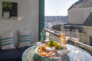 Flat 6, 4 Pinnacle Quay, Harbour Avenue, Sutton, Plymouth PL4 0BJ