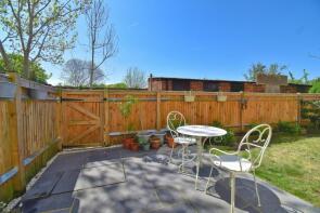 Flat 1, 4, Nelson Close, Walton-on-thames KT12 2ND