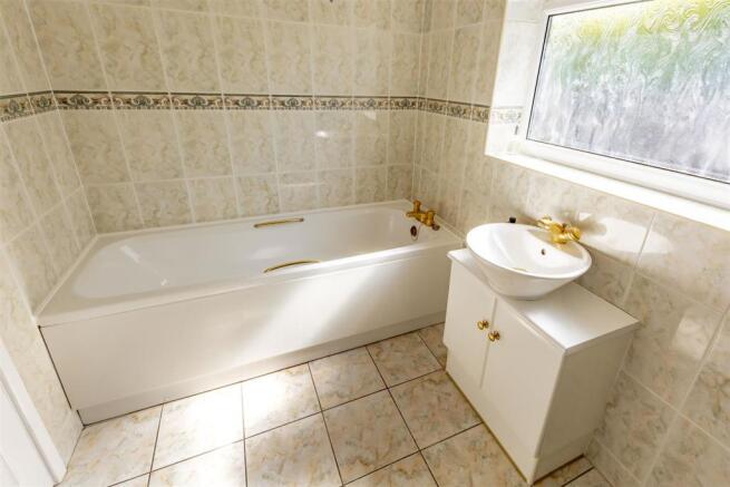 Bathroom_DSC5972-HDR copy.jpg