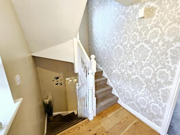4 bed Semi-Detached for sale Image 7