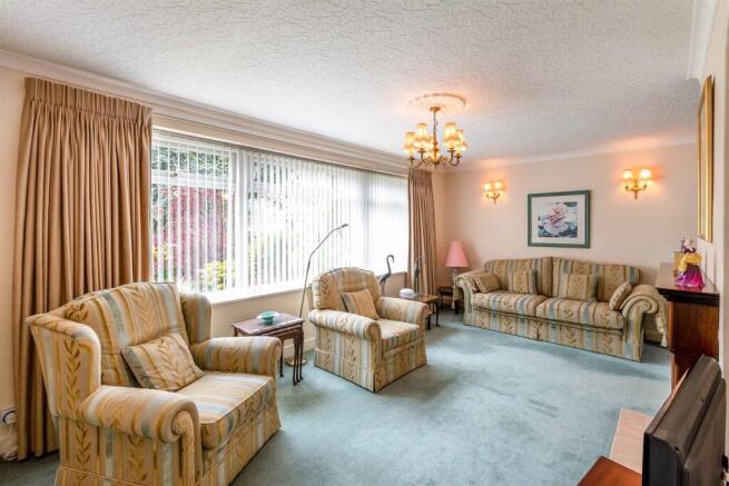 4 bed House for sale Image 4