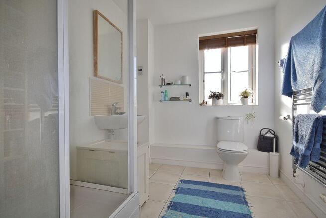 Ensuite to Mas...