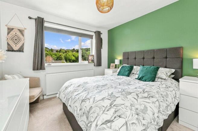 4 bed Semi-Detached for sale Image 9