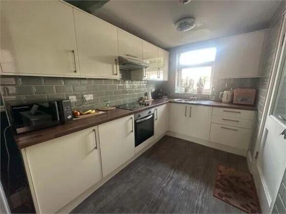 2 bed Semi-Detached for sale Image 7
