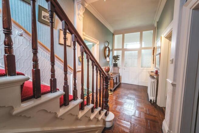 5 bed Detached for sale Image 5