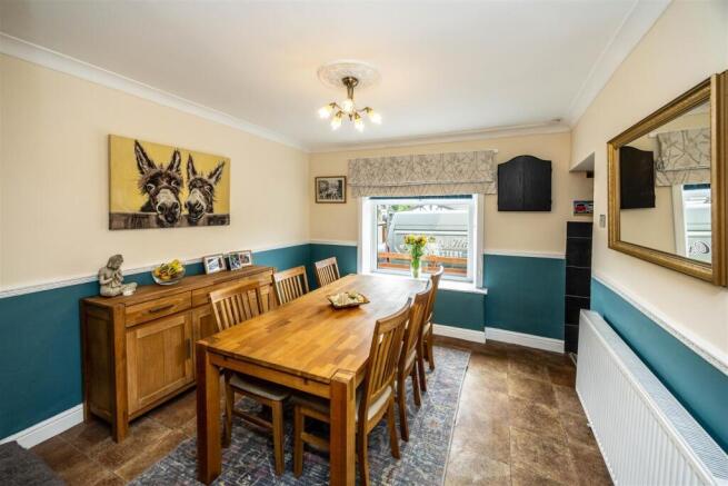 4 bed Semi-Detached for sale Image 8