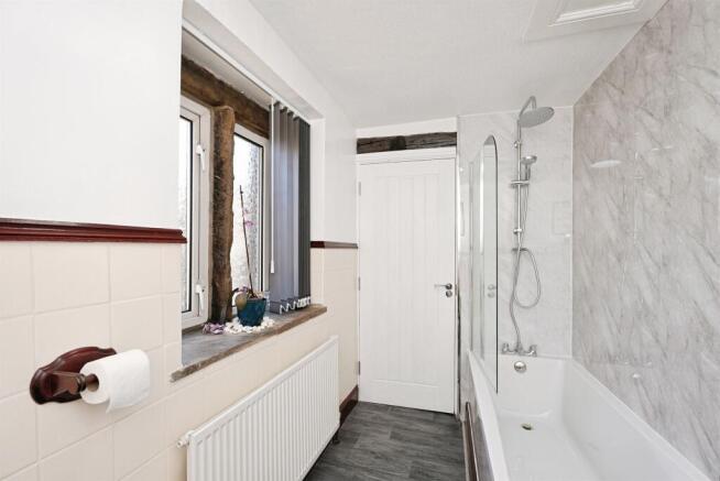 4 bed Detached for sale Image 6