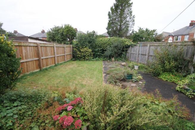 ENCLOSED REAR GARDEN