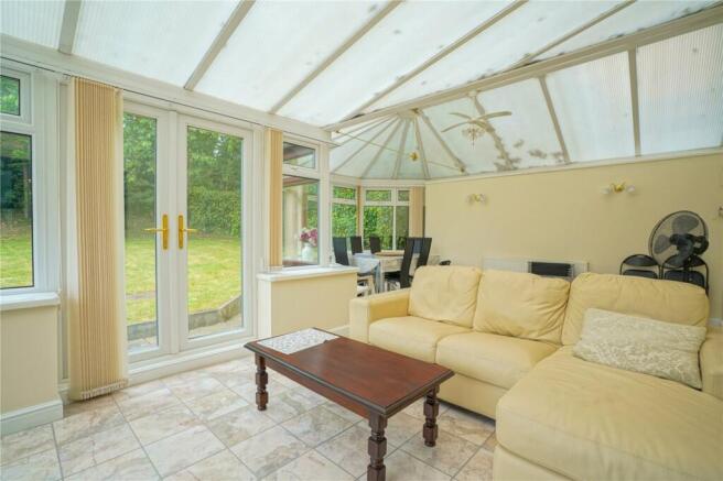 6 bed Detached for sale Image 10
